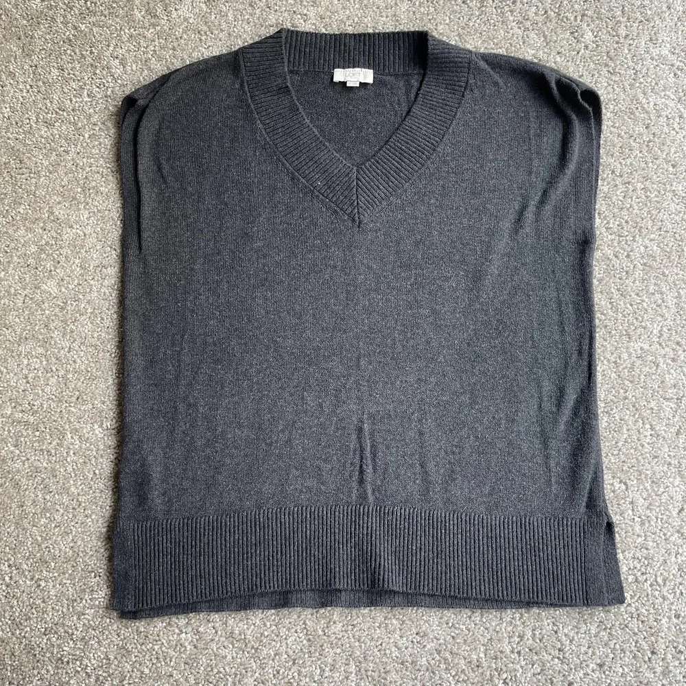LOFT Sweater Vest Womens Medium Gray V Neck Tight-Knit Pullover Sleeveless